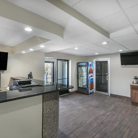 Knights Inn Bristol Левитаун Екстериор снимка