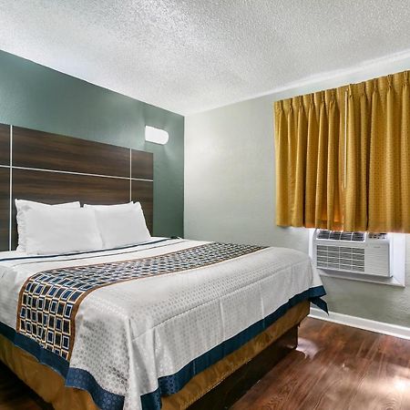 Knights Inn Bristol Левитаун Екстериор снимка