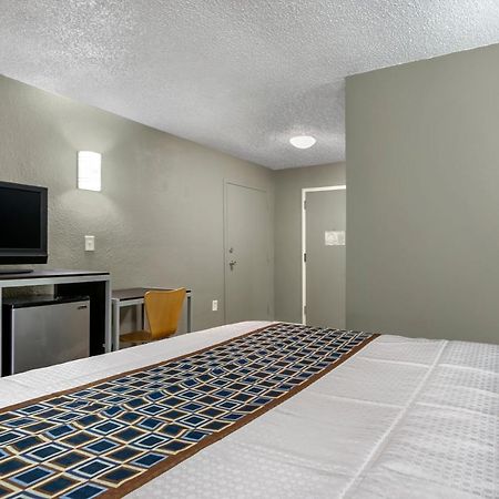 Knights Inn Bristol Левитаун Екстериор снимка