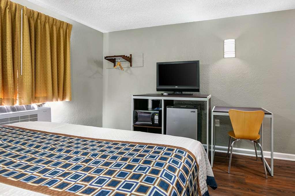 Knights Inn Bristol Левитаун Стая снимка