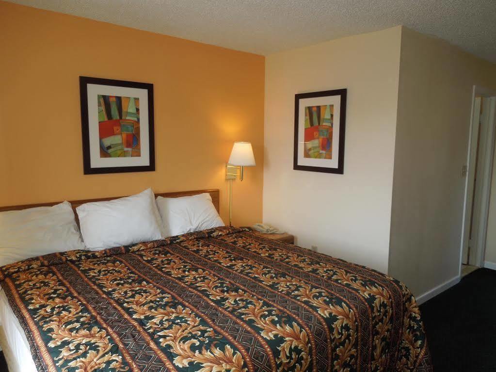 Knights Inn Bristol Левитаун Екстериор снимка