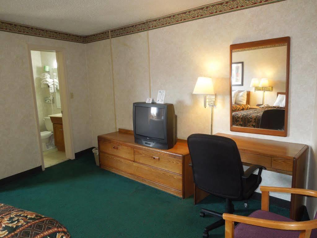 Knights Inn Bristol Левитаун Екстериор снимка