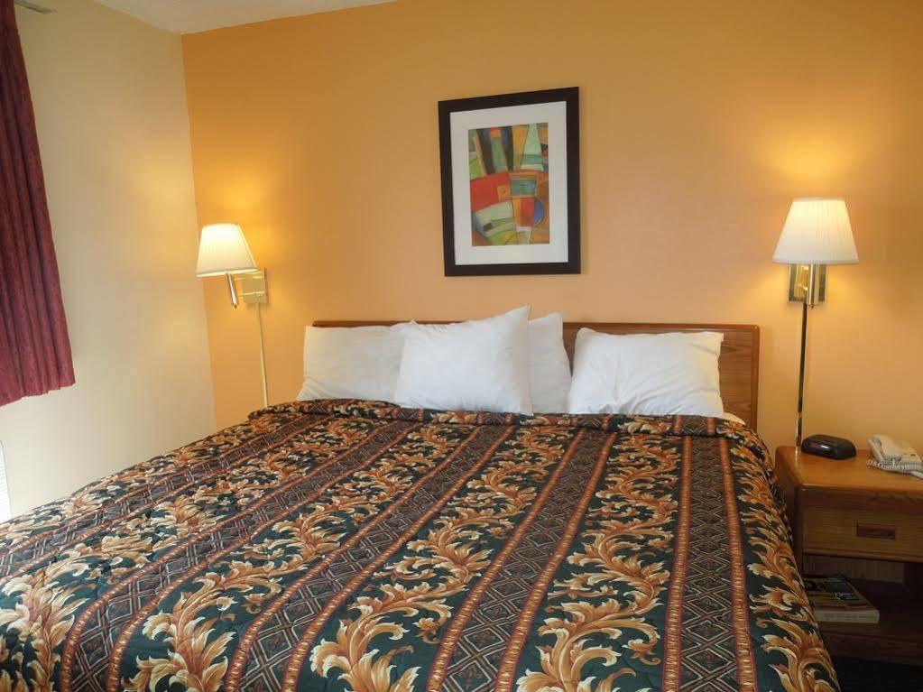 Knights Inn Bristol Левитаун Екстериор снимка