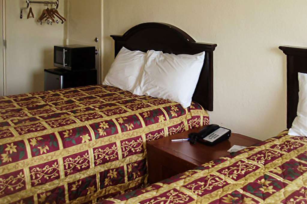 Knights Inn Bristol Левитаун Стая снимка
